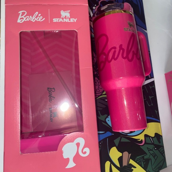 Stanley Barbie Quencher H2.0 Tumbler 40 oz Limited Edition Hot Pink Brand New - Picture 4 of 4
